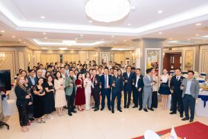 Đông đảo thành viên CEO 1987 cùng nâng ly trong buổi gala gắn kết cộng đồng Tình Bạn 1987