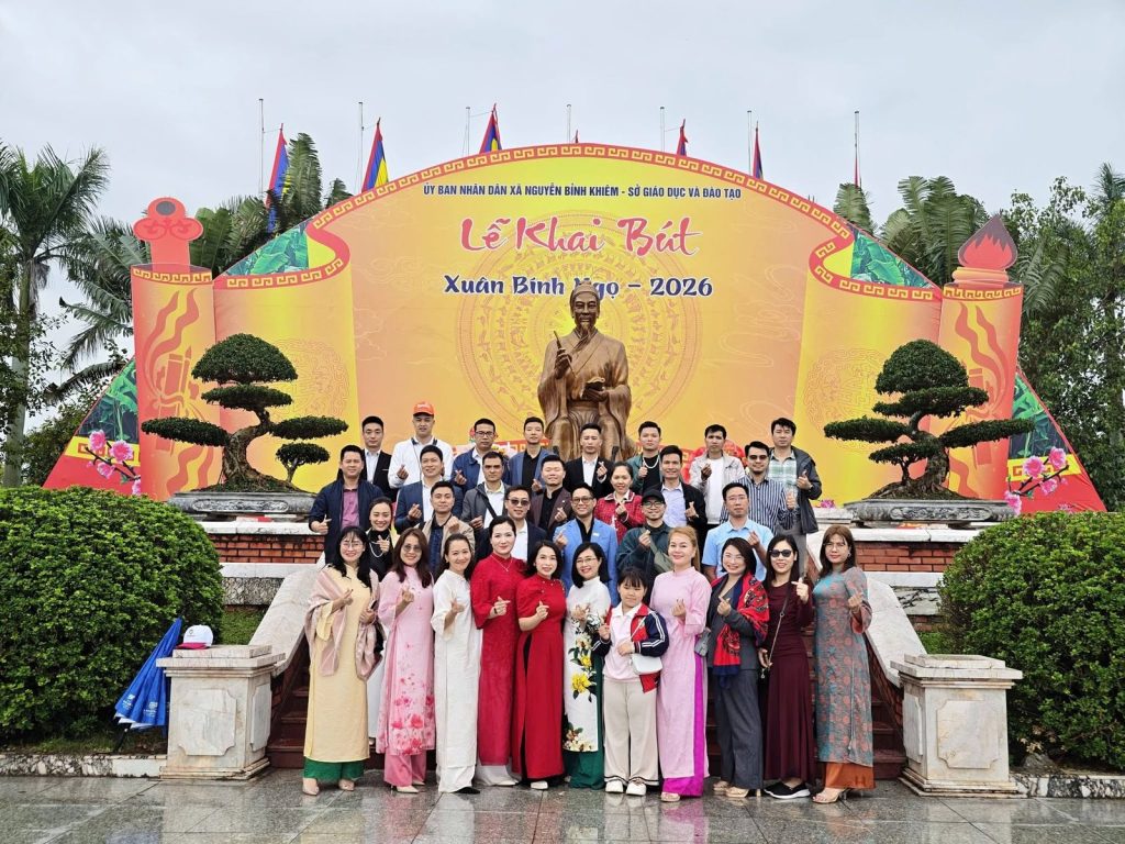 Đoàn CEO1987 dâng hương tại Lễ Khai Bút Xuân Bính Ngọ 2026 trước tượng Trạng Trình Nguyễn Bỉnh Khiêm