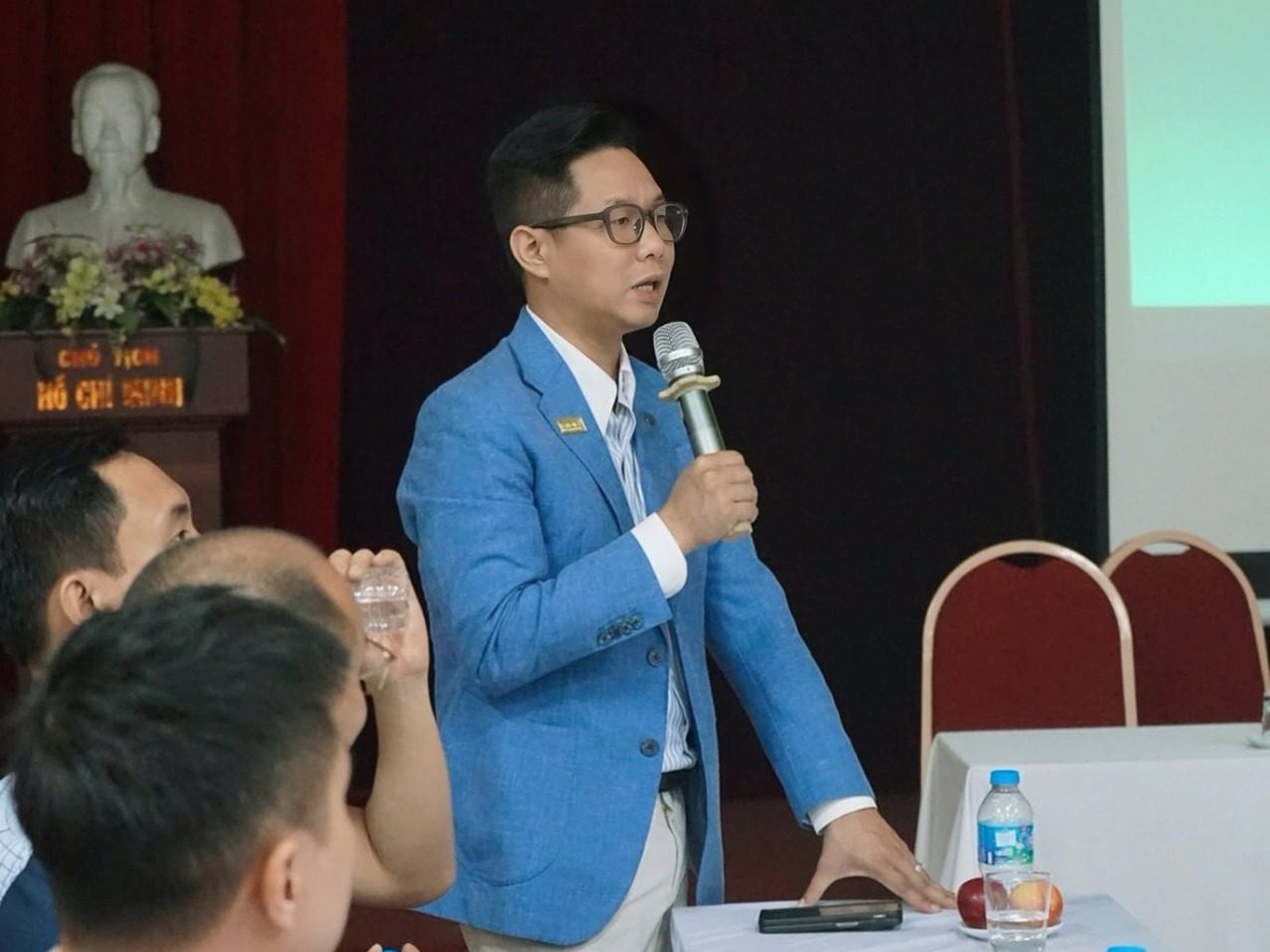 Đại diện Ban Điều hành CEO1987 công bố quyết định kiện toàn nhân sự Trưởng ban Đối ngoại